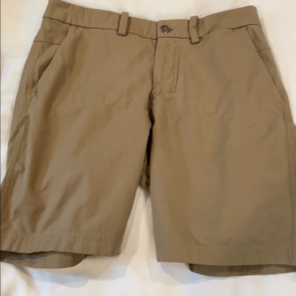 Lululemon men’s khaki shorts